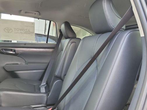 Midnight Black Metallic 2026 Toyota Highlander Hybrid Limited