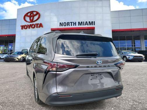 2023 Toyota Sienna XLE