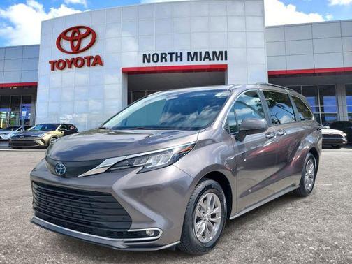 2023 Toyota Sienna XLE