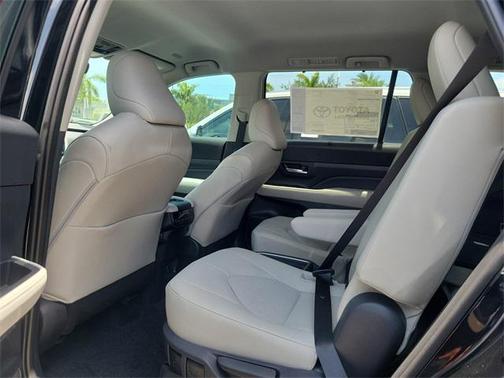2025 Toyota Grand Highlander Hybrid XLE