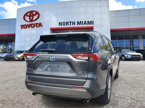 2021 Toyota RAV4 Hybrid SE
