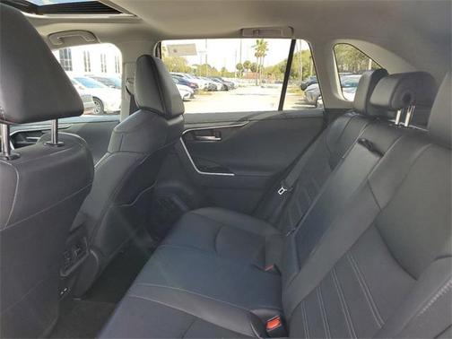 2021 Toyota RAV4 Hybrid SE