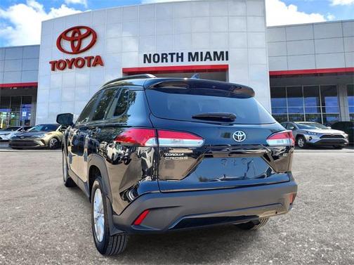 2024 Toyota Corolla Cross LE