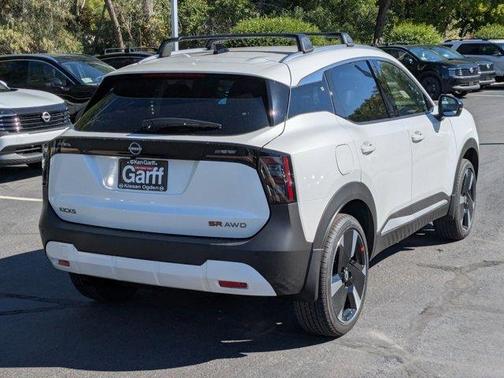 Aspen White Tri 2026 Nissan Kicks SR