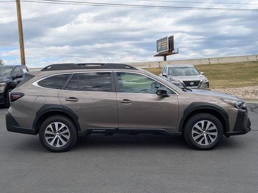Brilliant Bronze Metallic 2023 Subaru Outback Premium
