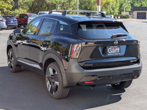 Super Black 2026 Nissan Kicks SR