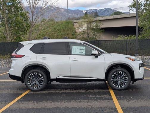 Everest White P 2026 Nissan Rogue Platinum
