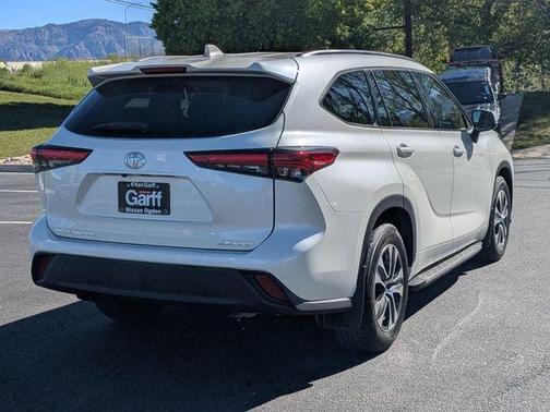 Blizzard Pearl 2021 Toyota Highlander XLE