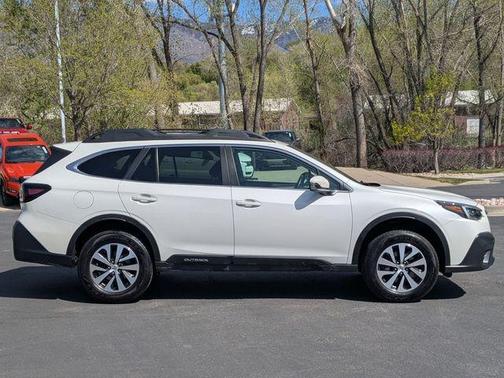 Crystal White Pearl 2022 Subaru Outback Premium