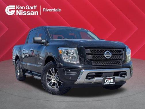 Black 2021 Nissan Titan SV