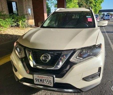 White 2019 Nissan Rogue SV