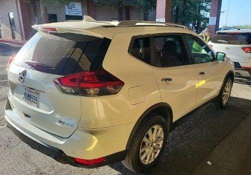 White 2019 Nissan Rogue SV