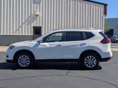 White 2019 Nissan Rogue SV