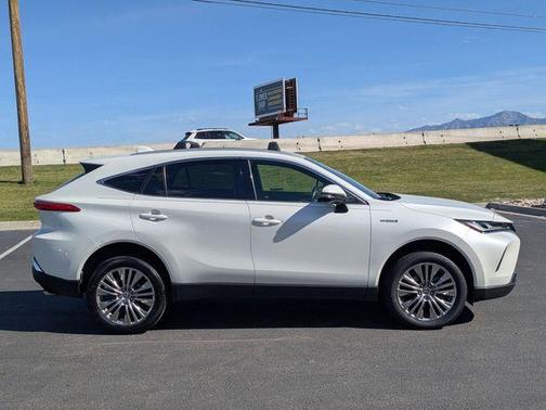 Blizzard Pearl 2021 Toyota Venza XLE