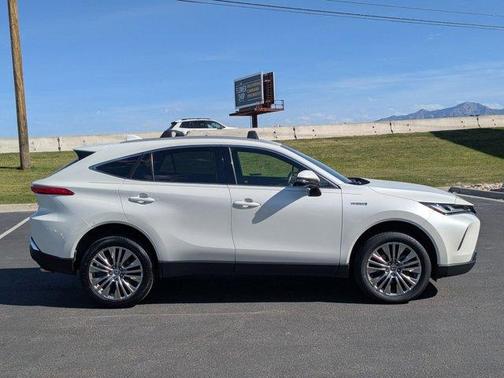Blizzard Pearl 2021 Toyota Venza XLE