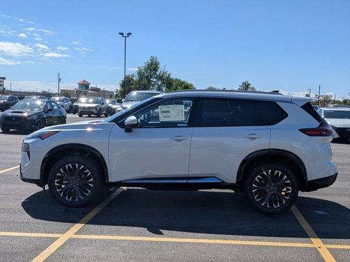 Everest White P 2026 Nissan Rogue Platinum