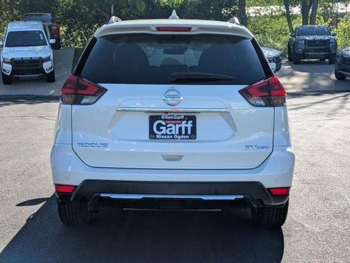 White 2019 Nissan Rogue SV