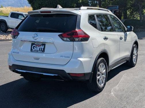 White 2019 Nissan Rogue SV