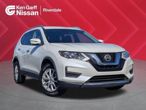 White 2019 Nissan Rogue SV