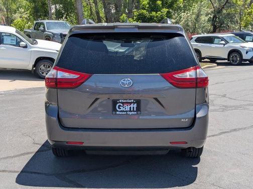Predawn Gray Mica 2018 Toyota Sienna XLE