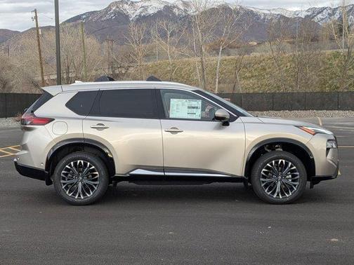 Champagne Silve 2026 Nissan Rogue Platinum