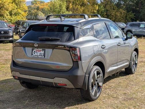 2t Gun Blk Roof 2026 Nissan Kicks SR