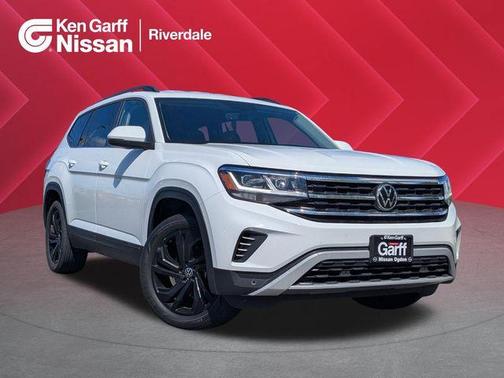 Pure White 2022 Volkswagen Atlas 3.6L SE w/Technology