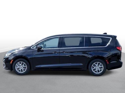 Diamond Black Crystal Pearlcoat 2025 Chrysler Pacifica L