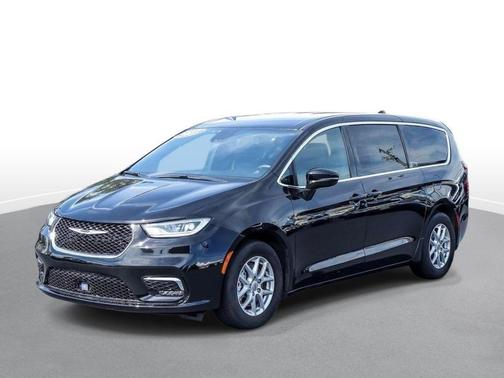 Diamond Black Crystal Pearlcoat 2025 Chrysler Pacifica L