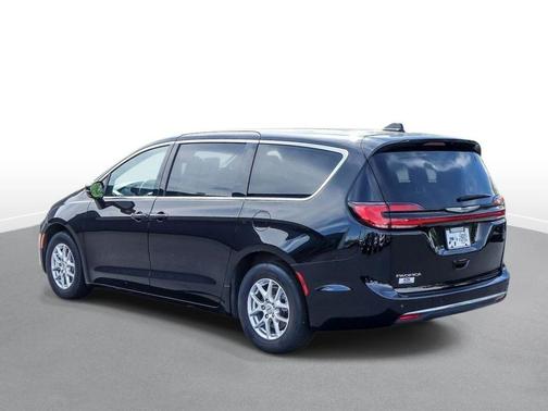 Diamond Black Crystal Pearlcoat 2025 Chrysler Pacifica L