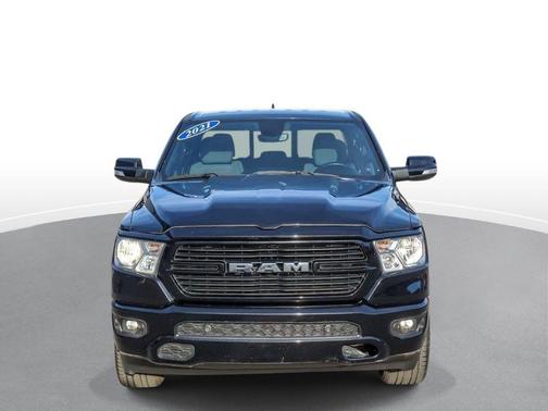 Diamond Black Crystal Pearlcoat 2021 RAM 1500 Big Horn/Lone Star