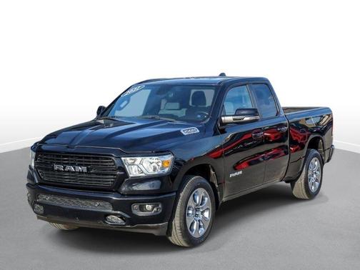 Diamond Black Crystal Pearlcoat 2021 RAM 1500 Big Horn/Lone Star