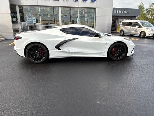 Arctic White 2024 Chevrolet Corvette Stingray w/2LT