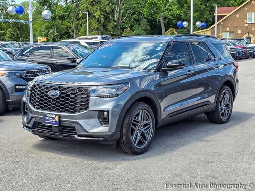 Gray Metallic 2025 Ford Explorer ST-Line