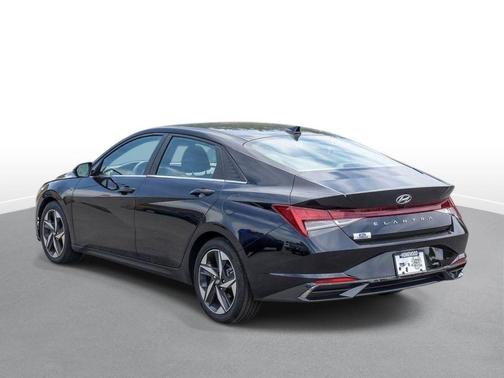Phantom Black 2022 Hyundai ELANTRA SEL