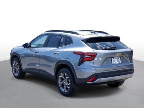 Sterling Gray Metallic 2025 Chevrolet Trax LT