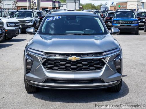 Sterling Gray Metallic 2025 Chevrolet Trax LT