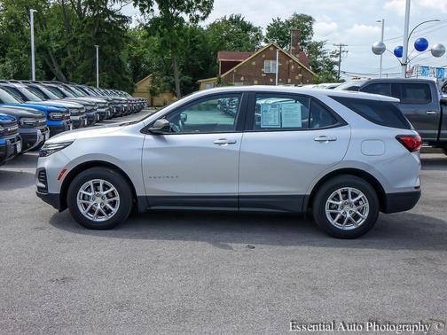 Silver Ice Metallic 2022 Chevrolet Equinox LS