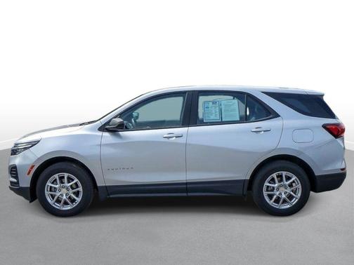 Silver Ice Metallic 2022 Chevrolet Equinox LS