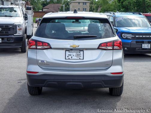 Silver Ice Metallic 2022 Chevrolet Equinox LS
