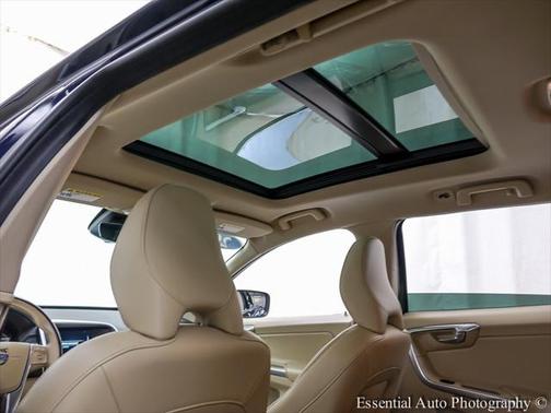 2016 Volvo XC60 T5 Drive-E Premier