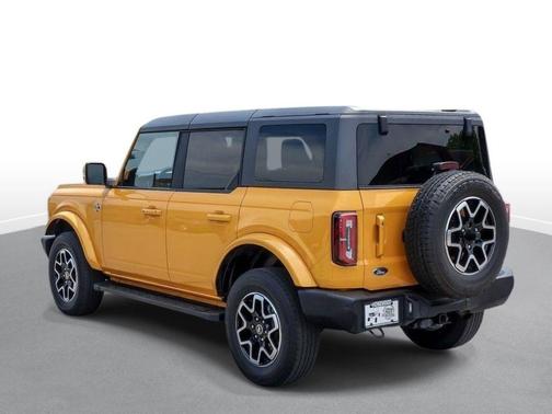 CYBER ORANGE MET TRI-COAT 2022 Ford Bronco Outer Banks
