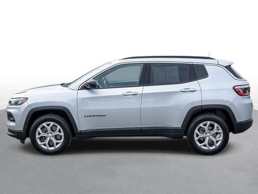 Silver Zynith Metallic Clearcoat 2024 Jeep Compass Latitude