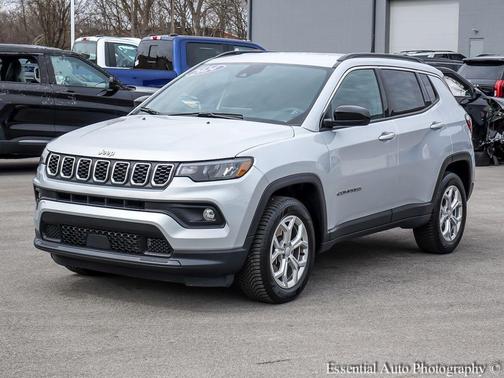Silver Zynith Metallic Clearcoat 2024 Jeep Compass Latitude