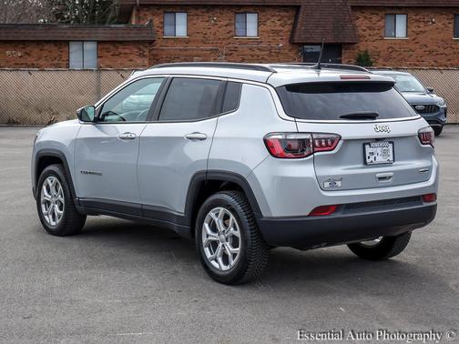 Silver Zynith Metallic Clearcoat 2024 Jeep Compass Latitude