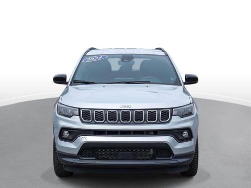 Silver Zynith Metallic Clearcoat 2024 Jeep Compass Latitude