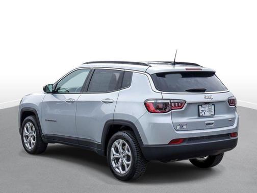 Silver Zynith Metallic Clearcoat 2024 Jeep Compass Latitude