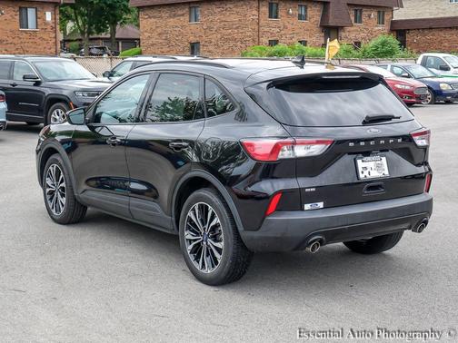 AGATE BLACK METALLIC 2021 Ford Escape SE