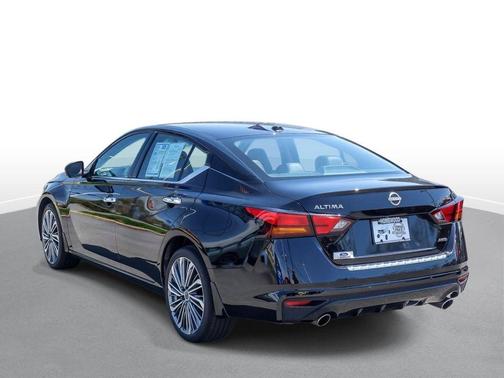 Super Black 2023 Nissan Altima 2.5 SL