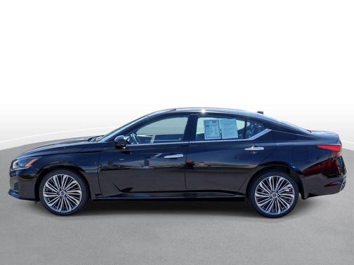 Super Black 2023 Nissan Altima 2.5 SL